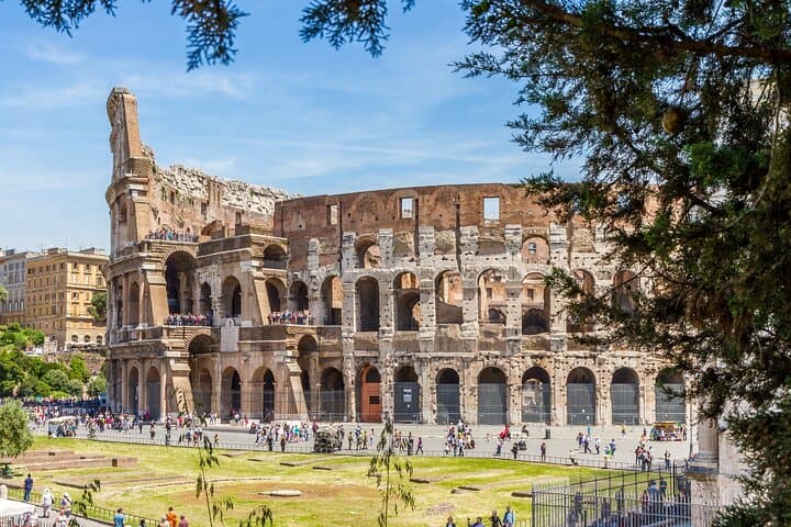 Rome: Colosseum Guided Tour with Roman Forum and Palatine Hill