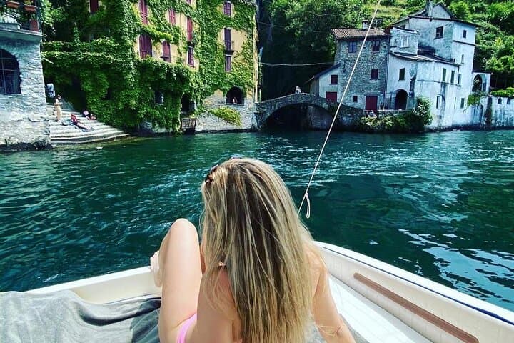 2 Hours Private and Guided Cruise to Lake Como Mostes boat