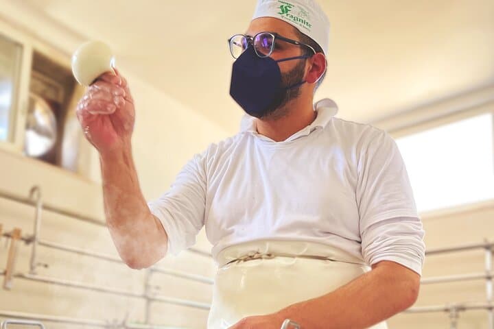 Mozzarella Experience - Cheese Tasting Tour at Masseria Fragnite