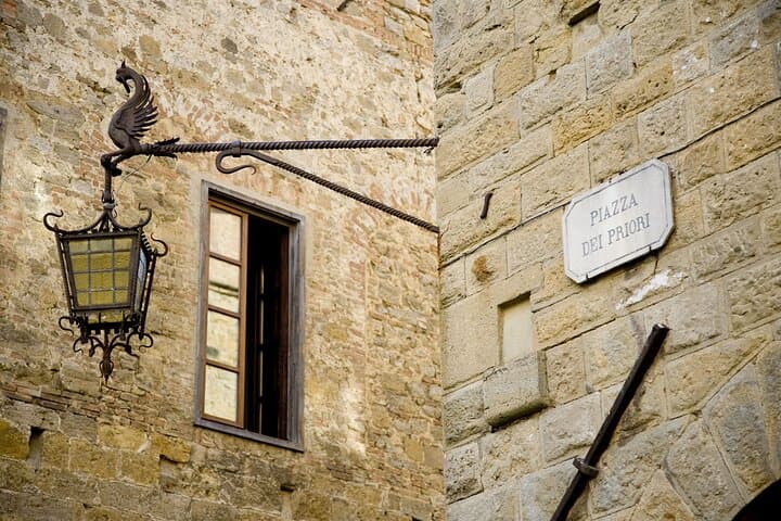 Private guided tour of the medieval village of Volterra