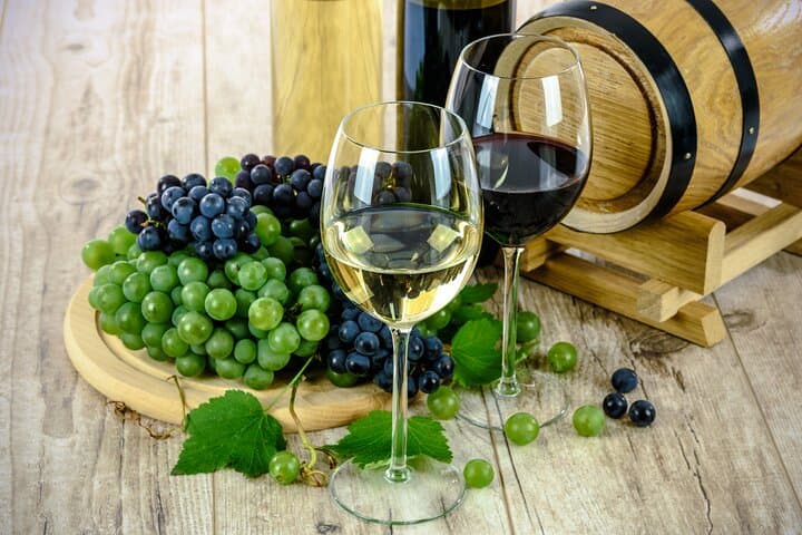 Which one do you prefer?
Vernaccia or Chianti classico?
