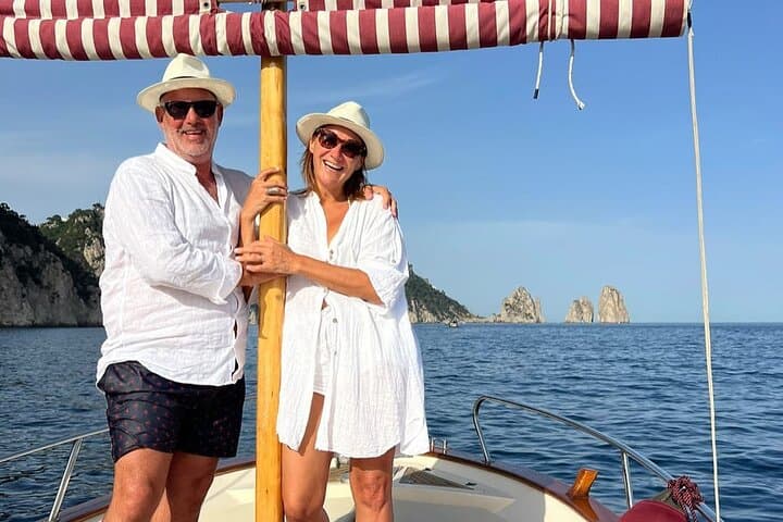 Private Island of Capri Boat Tour for Couples