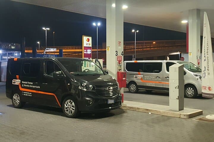 Milan to Linate Airport Milan (LIN) - Departure Private Transfer