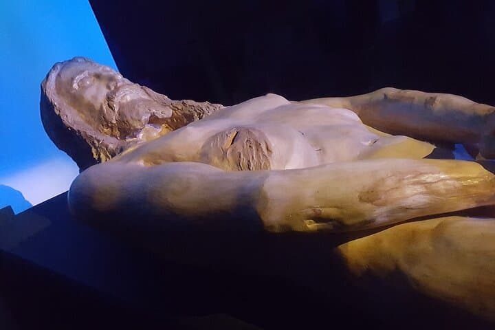 Turin: Private Tour on The Path of The Holy Shroud