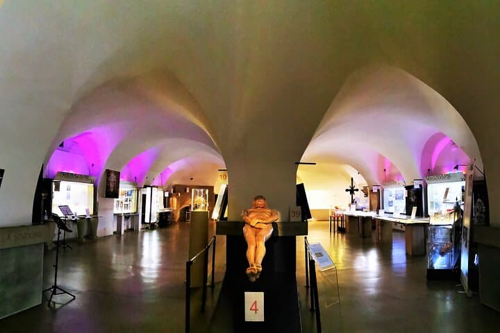 Turin: Private Tour on The Path of The Holy Shroud