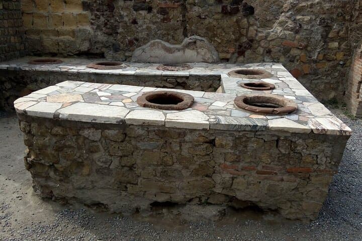 Transfer From Naples/area to Amalfi coast with 2hr stop in Pompei