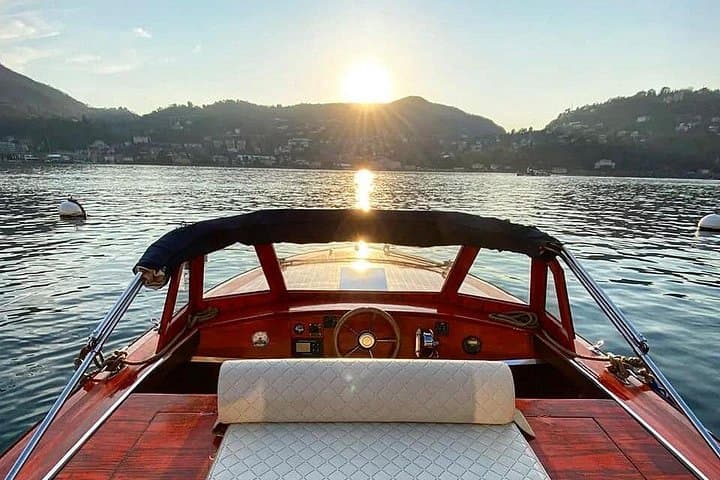 2 Hours Private Wooden Boat Tour on Lake Como 10 pax