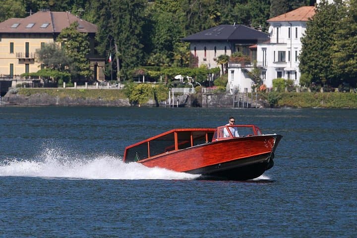 2 Hours Private Wooden Boat Tour on Lake Como 6 pax