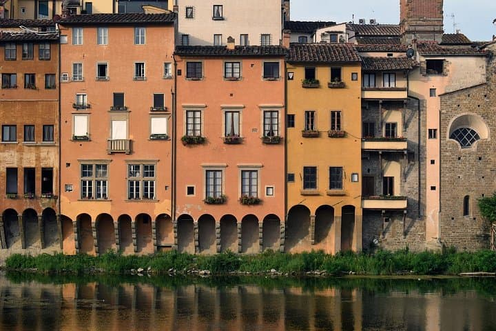Private transfer from Pisa to Florence with 2h stop in Lucca