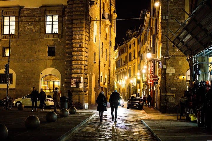 Private transfer from Pisa to Florence with 2h stop in Lucca
