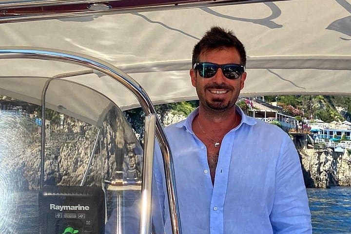 2-Hour Private Boat Tour to the Natural Beauties of Capri