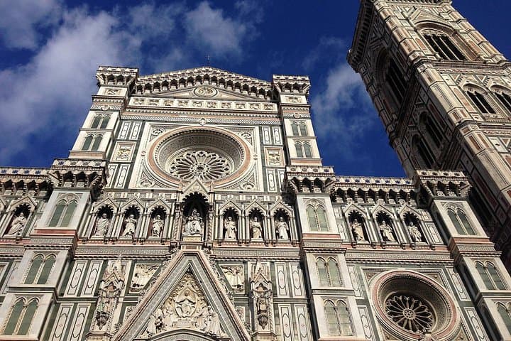 Private transfer from Pisa to Florence with 2h stop in Lucca