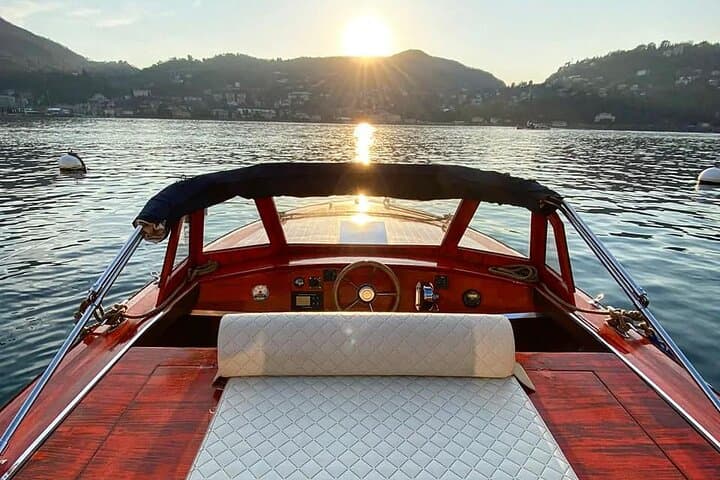 2 Hours Private Wooden Boat Tour on Lake Como 6 pax