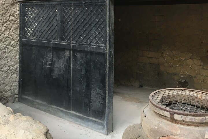 Herculaneum with an archaeologist, The original !!!!