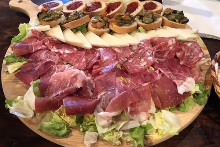 Horseback ride and gourmet cuisine in a historic food shop