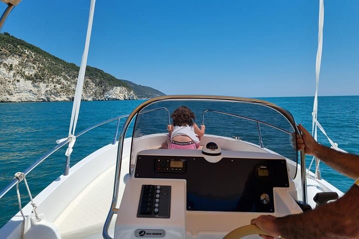 Private tour of the coast and caves up to Zagare