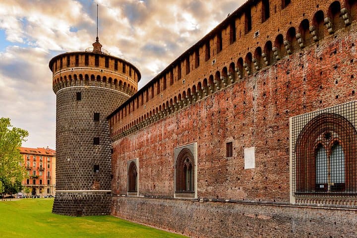 Milan’s Old Town and Top Attractions by Private Car