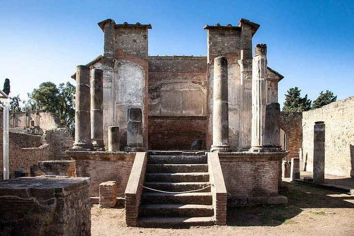 Full-Day Tour in Pompeii, Sorrento and Amalfi Coast