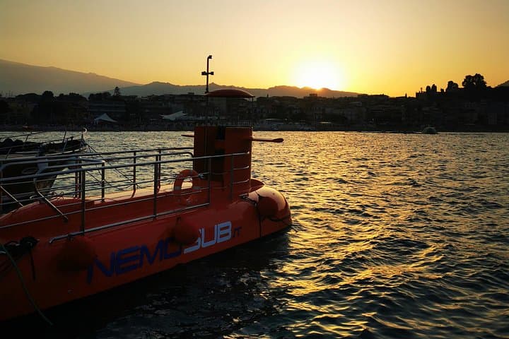1-Hour Guided Semi-Submarine Tour to Isola Bella
