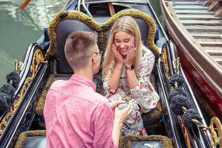 Exclusive 1-Hour private photoshoot in Venice.