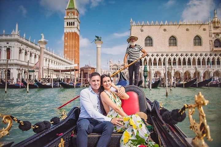 Exclusive 1-Hour private photoshoot in Venice.