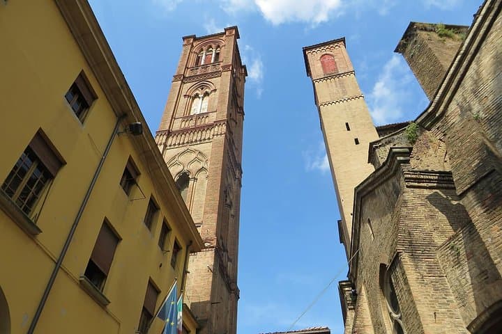 Milan to Bologna Private Transfer with English-Speaking Driver