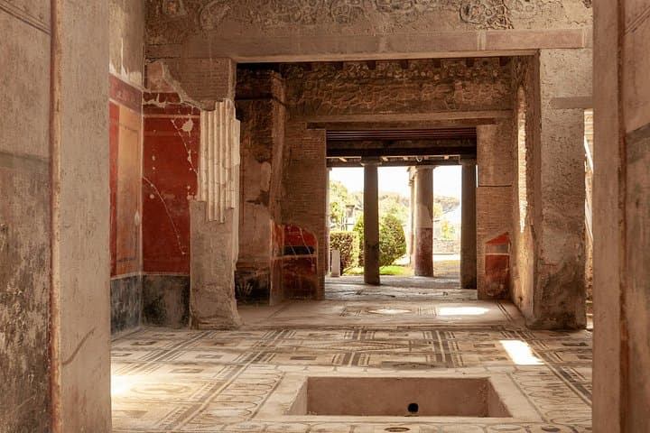 Pompeii Guided Tour & Lunch with Superior Wine Tasting