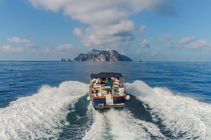 The fantastic journey to Capri aboard a typical Gozzo