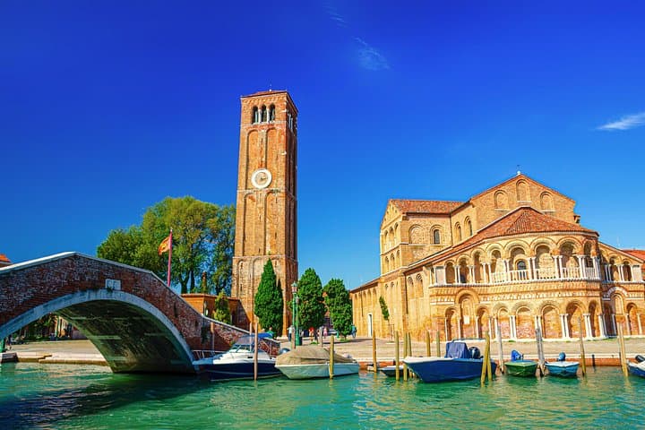 Murano & Burano Islands Guided Small-Group Tour by Private Boat