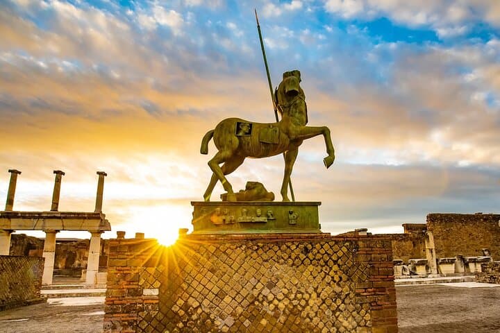 Pompeii from Rome with Optional Mt. Vesuvius & Pizza Lunch
