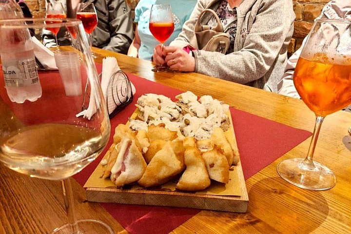 Venice: Jewish Ghetto & Cannaregio Area Food Tour: Pasta Wine Gelato and More!