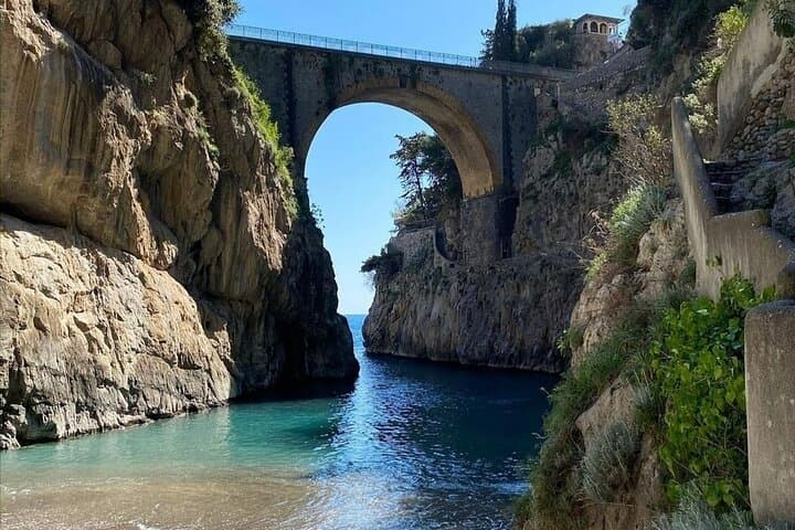 24/7 Private Intercity Transfers from Naples Airport/Station/Port