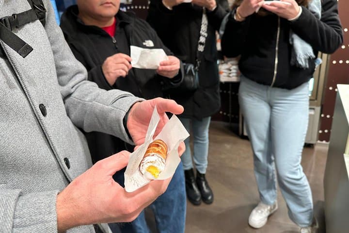 Milan Walking Food Tour with City Highlights