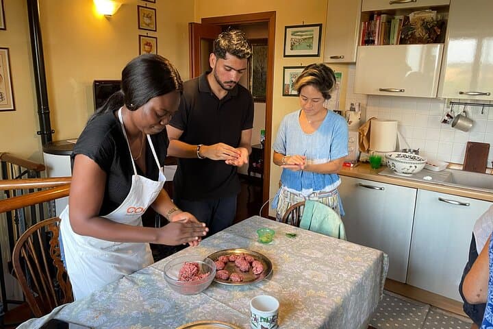 Cooking & eating with Locals in their home kitchen in Rome