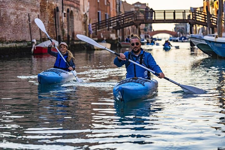 Sunset Kayak Tour in Venice: Discovering the City’s Canals
