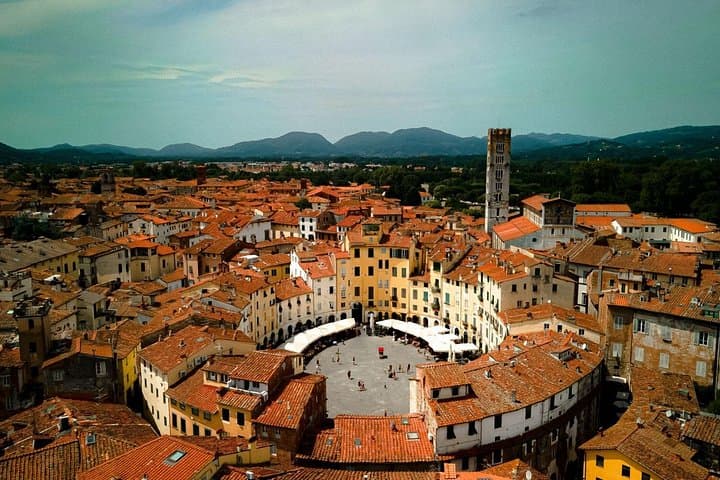Discover Lucca and Pisa and Enjoy Buccellato Cake: Full Day Tour