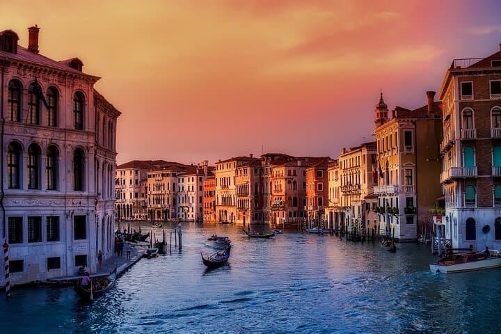 Private Transfer inside Venice from/to airport to/from hotel