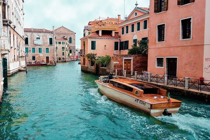 Private Transfer inside Venice from/to airport to/from hotel