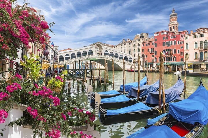 Grand Canal and Venices Old Town Private Tour and Gondola