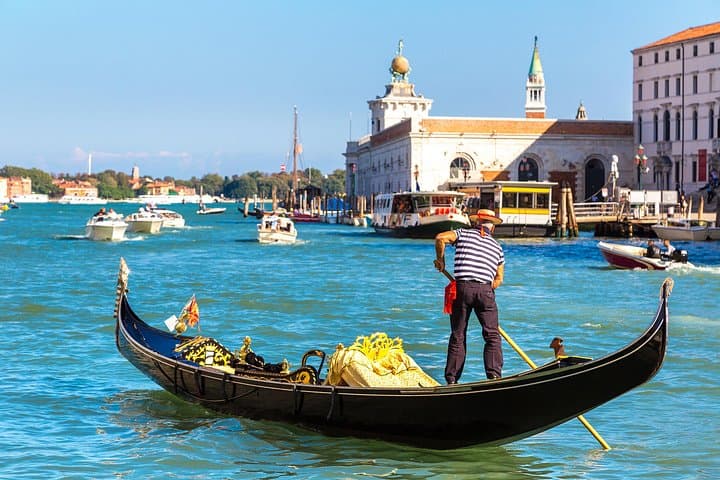 Grand Canal and Venices Old Town Private Tour and Gondola