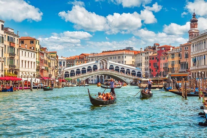 Private Walking Tour of Venice's Old Town with Gondola Ride