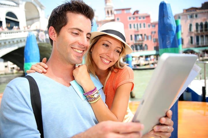 Private Walking Tour of Venice's Old Town with Gondola Ride