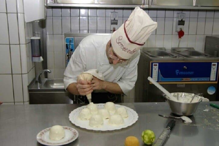 Sorrento Gelato Making Class in a Centenary Factory