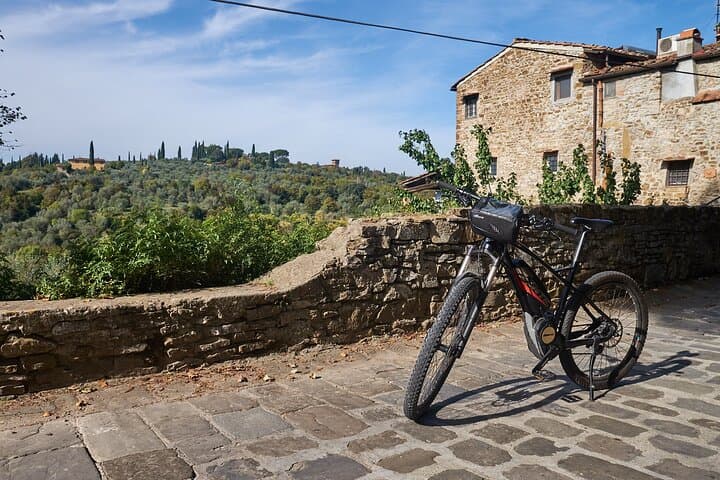 E-bike Chianti Classico Tuscany Tour with Wine and Lunch at Farm