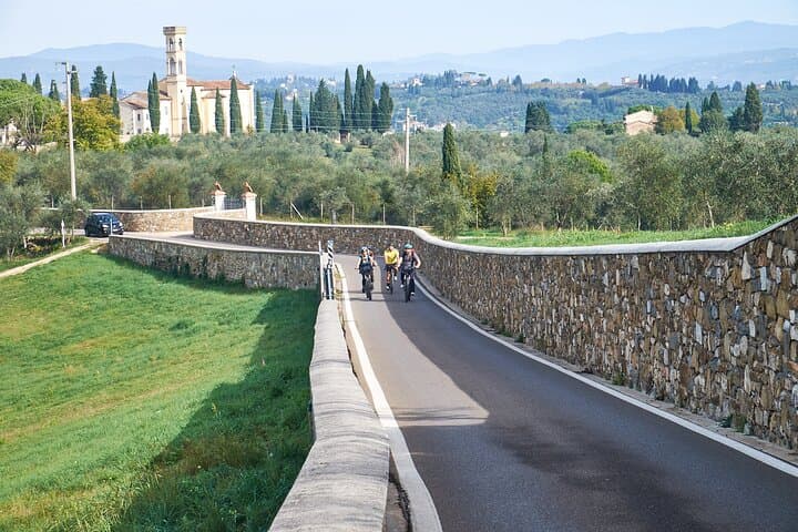 E-bike Chianti Classico Tuscany Tour with Wine and Lunch at Farm