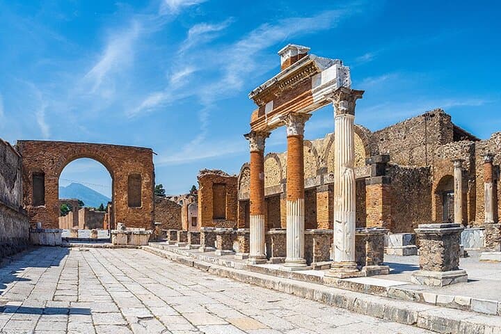 private and Guided Tour to Pompeii from Positano