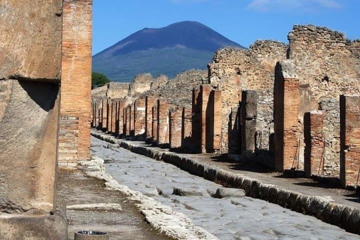 Visit the Pompeii excavations from Positano