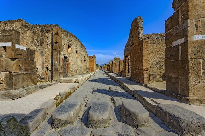 Guided tour of Pompeii excavations from Sorrento