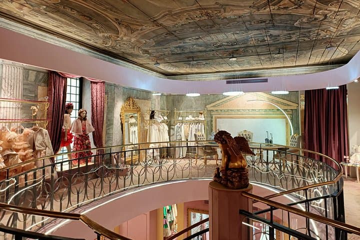 Authentic Roman shopping and fashion experience