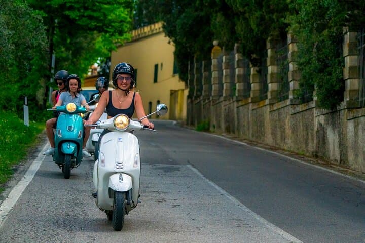 Florence Chianti Vespa Tour with Wine Tasting & Meal